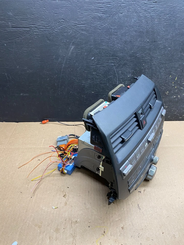 2008 to 2012 Honda Accord Front Radio Control AM./FM CD Climate Control T4499 DG - Image 2 of 4