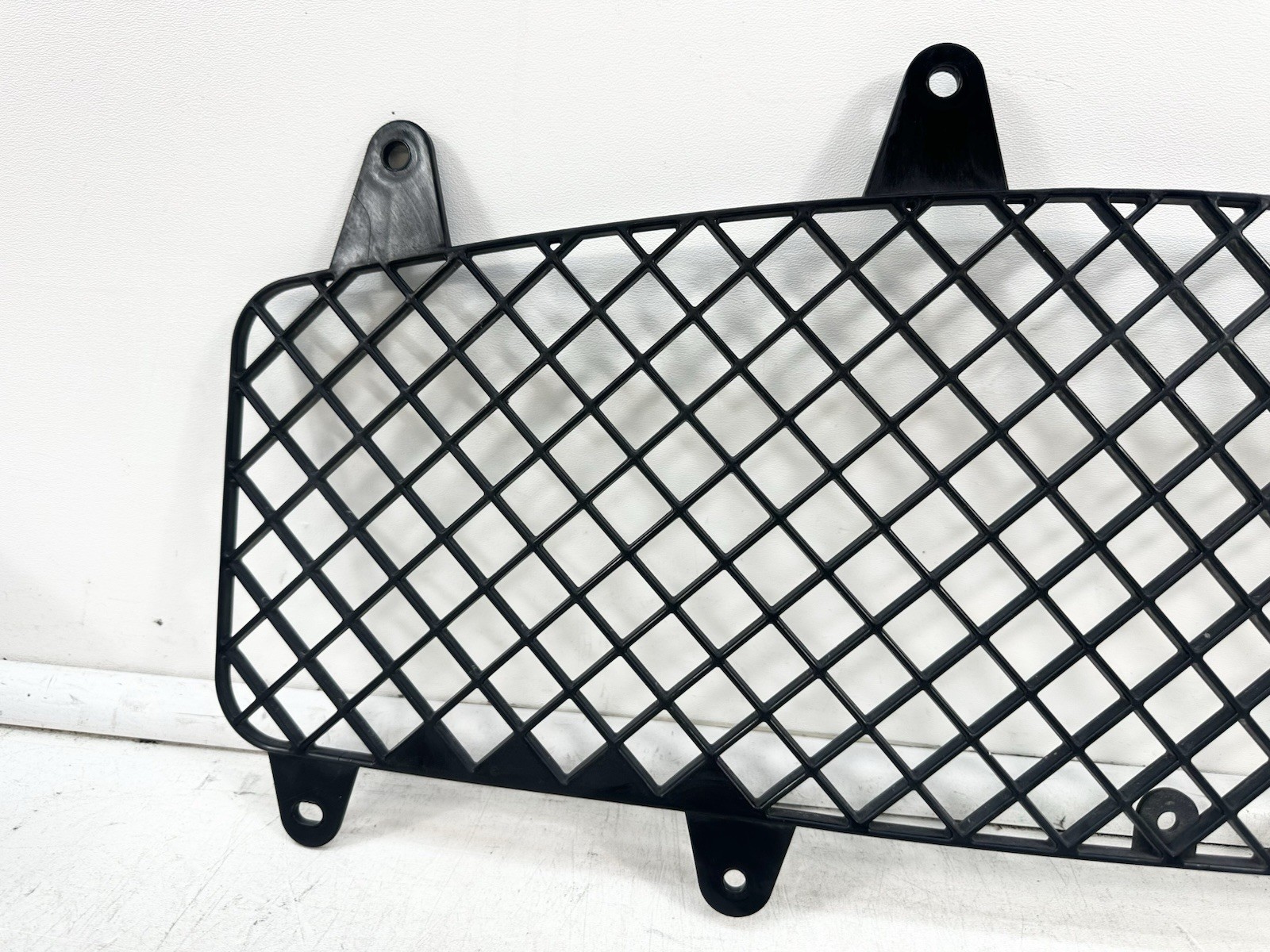 2014-2020 MASERATI GHIBLI FRONT BUMPER RADIATOR MESH GRILLE MOLDING OEM