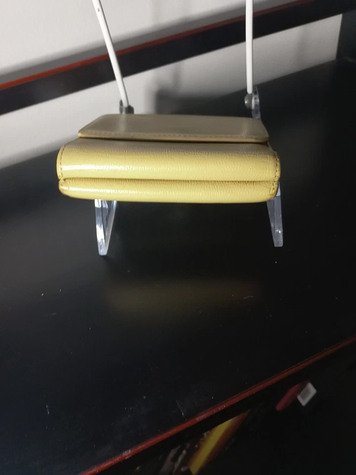 Chanel Cartera Compacta Triple Plegable Cuero Crema Usada Auténtica Foto 4 de 4