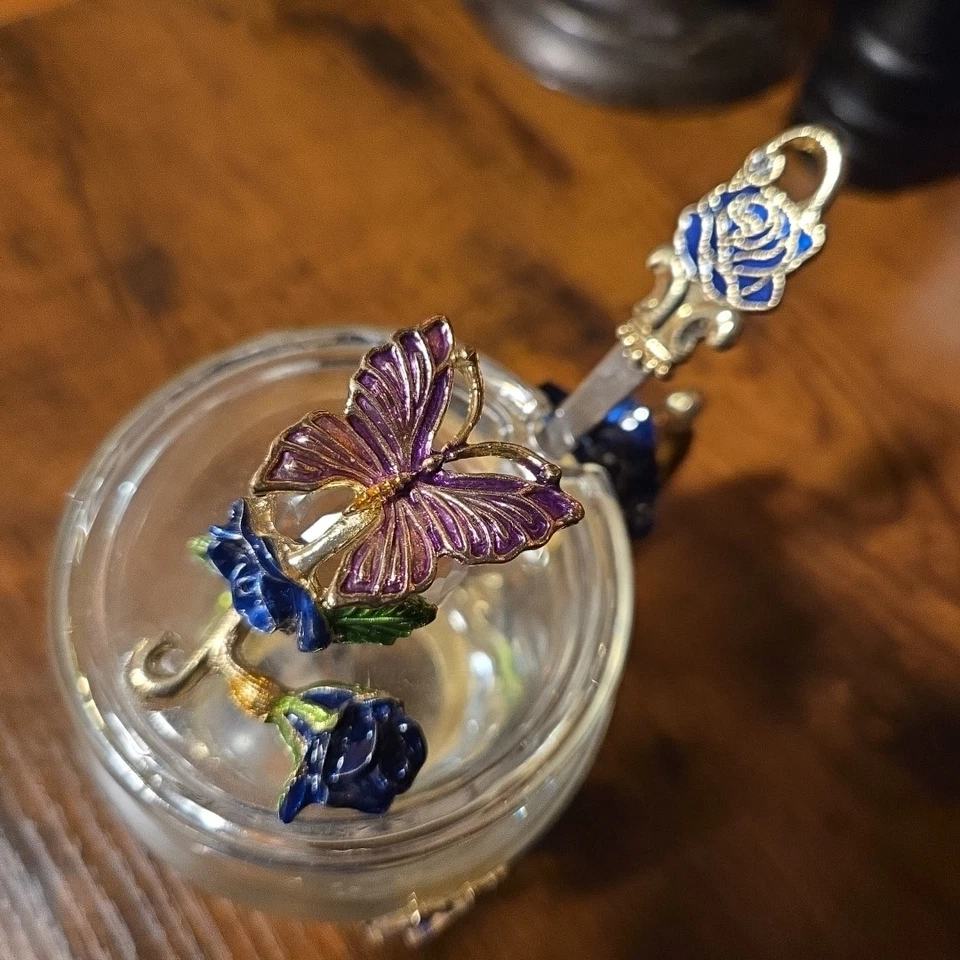 Taza mariposa rosas azules esmaltada 3D con tapa y cuchara café té Foto 4 de 4