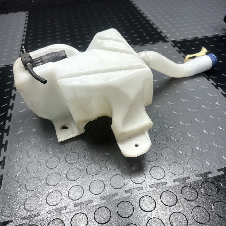 2014–2017 FIAT 500L WASHER TANK - Image 2 of 4