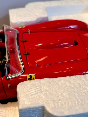 Danbury Mint 1958 Ferrari 250 Testa Rossa Diecast Model Car 1:24 *Original Box* - Picture 8 of 11