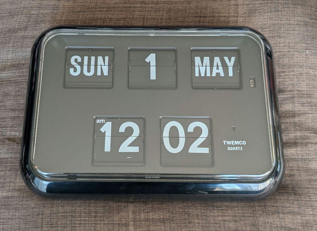 TWEMCO QD-35 Hanging Flapping Clock Flip Clock Perpetual Calendar Used From JPN