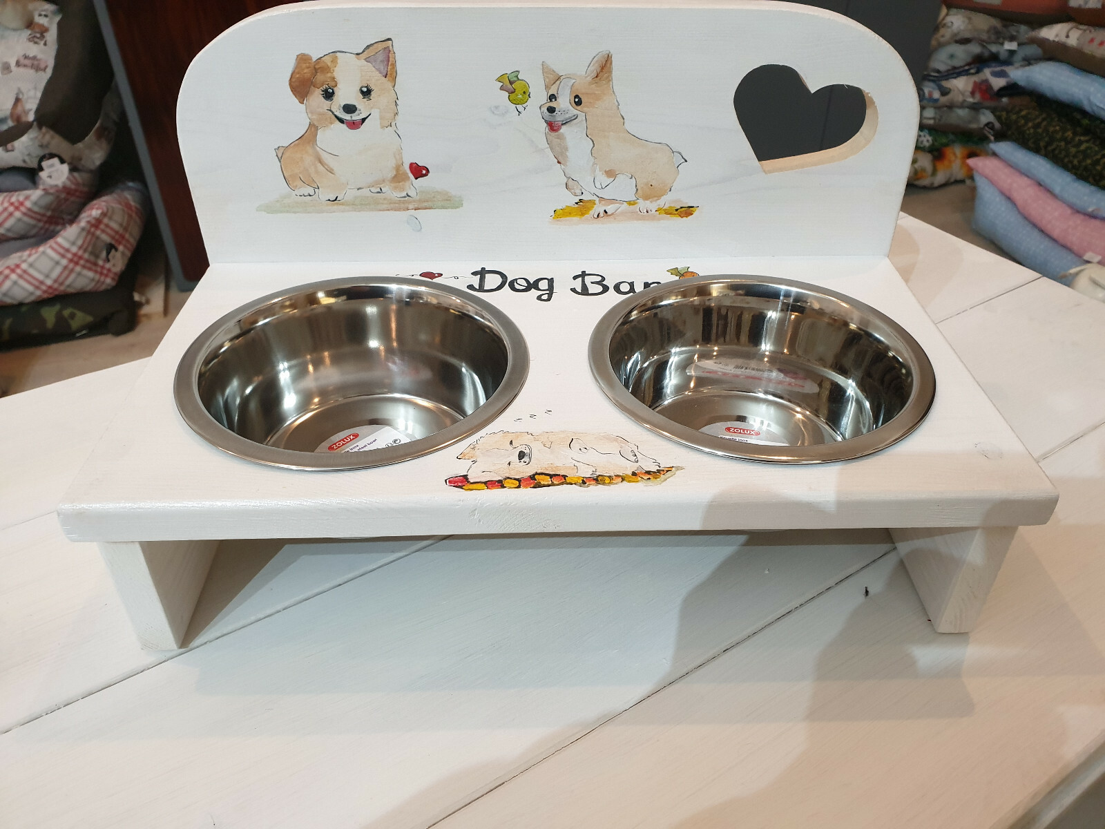 Porta Ciotole Cani e Gatti Legno Bianco Rialzato con Inox e Decoro
