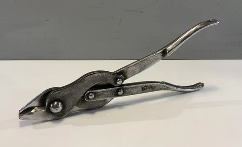 VINTAGE E.T.F. LTD WW2 ERA MILITARY FOLDING BARBED WIRE CUTTERS MADE IN CANADA