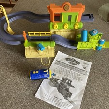 Chuggingto  Fix And Go Repair Shed - With Die Cast Blue Train - Preloved