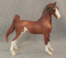Breyer Stablemate ASB American Saddlebred Chestnut Sabino Green Ribbon 2018