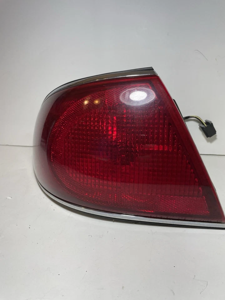 Lámpara de luz trasera lateral del conductor Buick Lesabre LH 2000-2005 OEM. 16525071 Foto 3 de 4