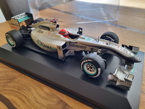 1:18 F1 MERCEDES MGP W01 (2010) "Michael Schumacher" - Bild 2 von 5