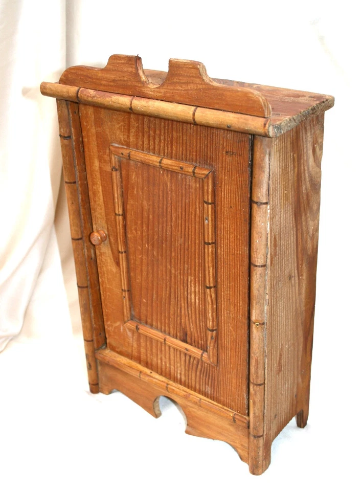 Petite armoire ancienne en bois pour poupée type bambou - Photo 2/4