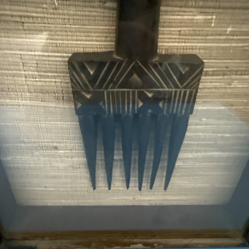 Ashanti African Tribal Combe In Shadow Box Frame - Picture 8 of 23