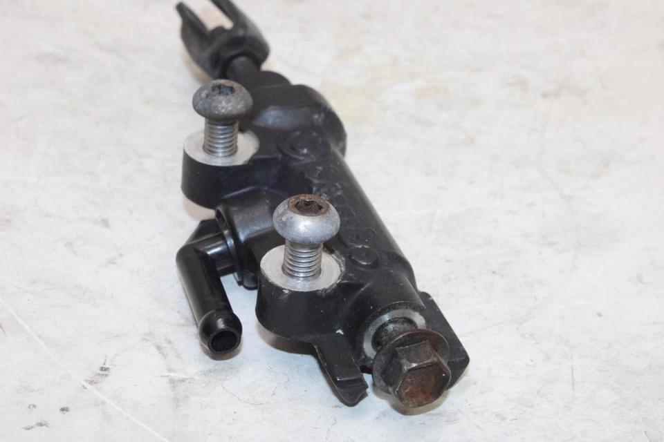 09-17 YAMAHA FZ6R OEM FRENO TRASERO CILINDRO MAESTRO Foto 3 de 4