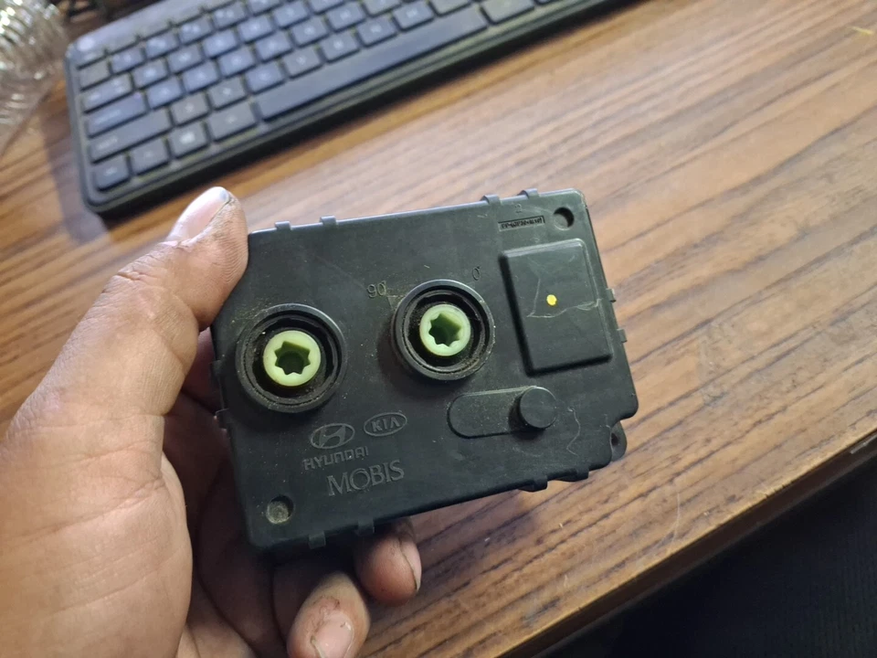 2017-2022 OEM Kia Niro AC Air Conditioner Heater Actuator Motor 86969-G5000 - Image 3 of 4