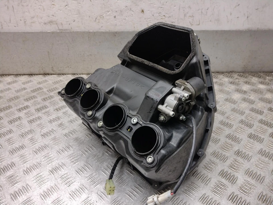 2009 YAMAHA YZF R1 BIG BANG Air Box injectors - Image 3 of 4