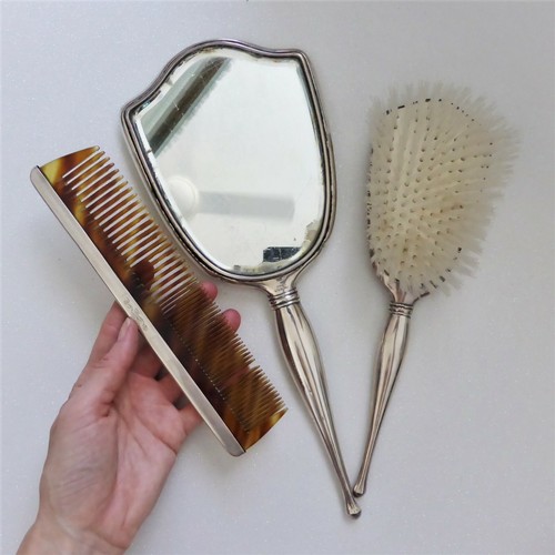 JUEGO DE 3 PIEZAS CEPILLO DE TOCADOR, ESPEJO, PEINE DE PLATA ESTERLINA ""Abedules"" de colección c1950 - Imagen 11 de 12