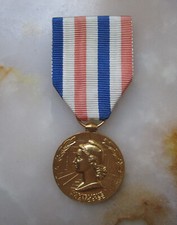 Ancienne médaille d'honneur des chemins de fer français SNCF attribuée en 1962.