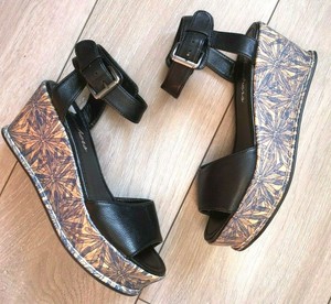 skechers heeled sandals