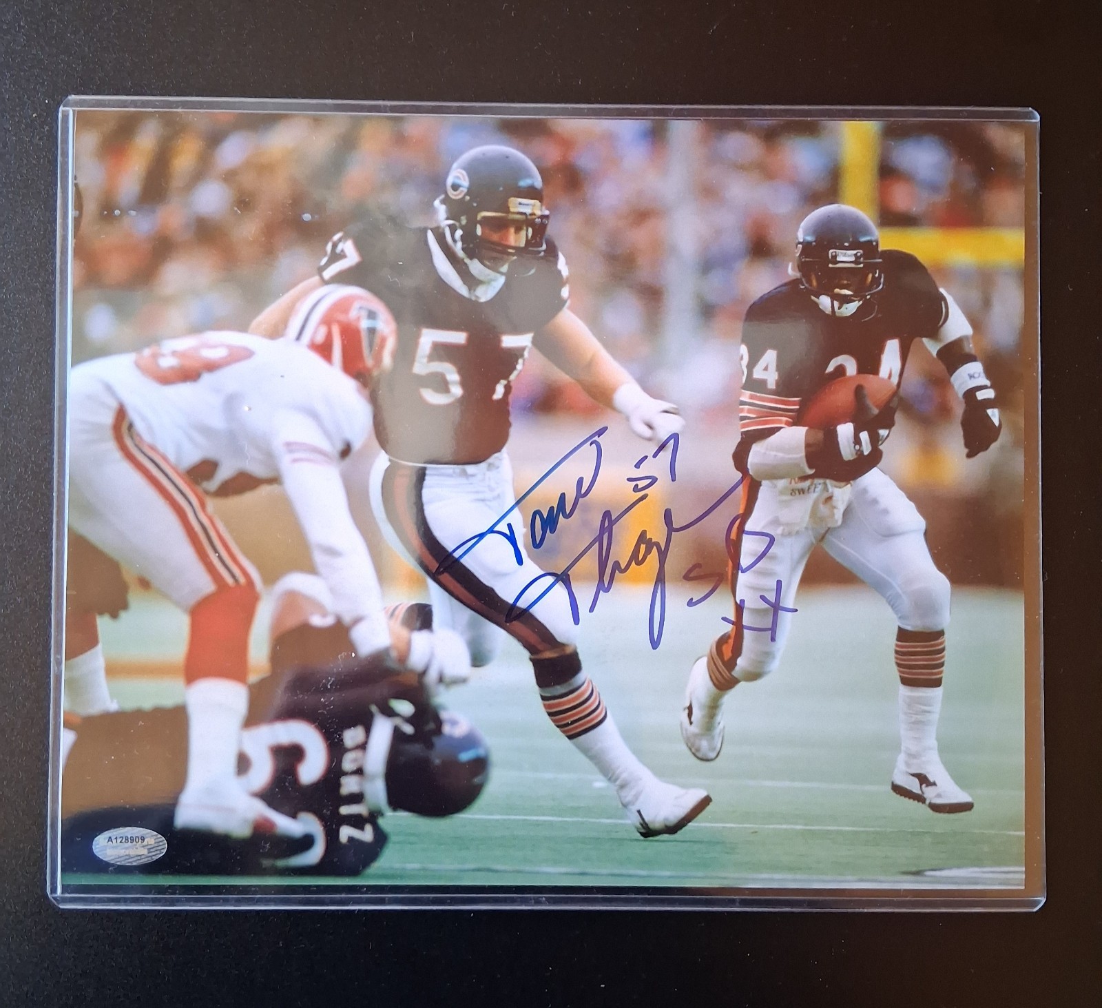 Tom Thayer Autographed 8x10 photo Chicago Bears Blocking for Walter Payton