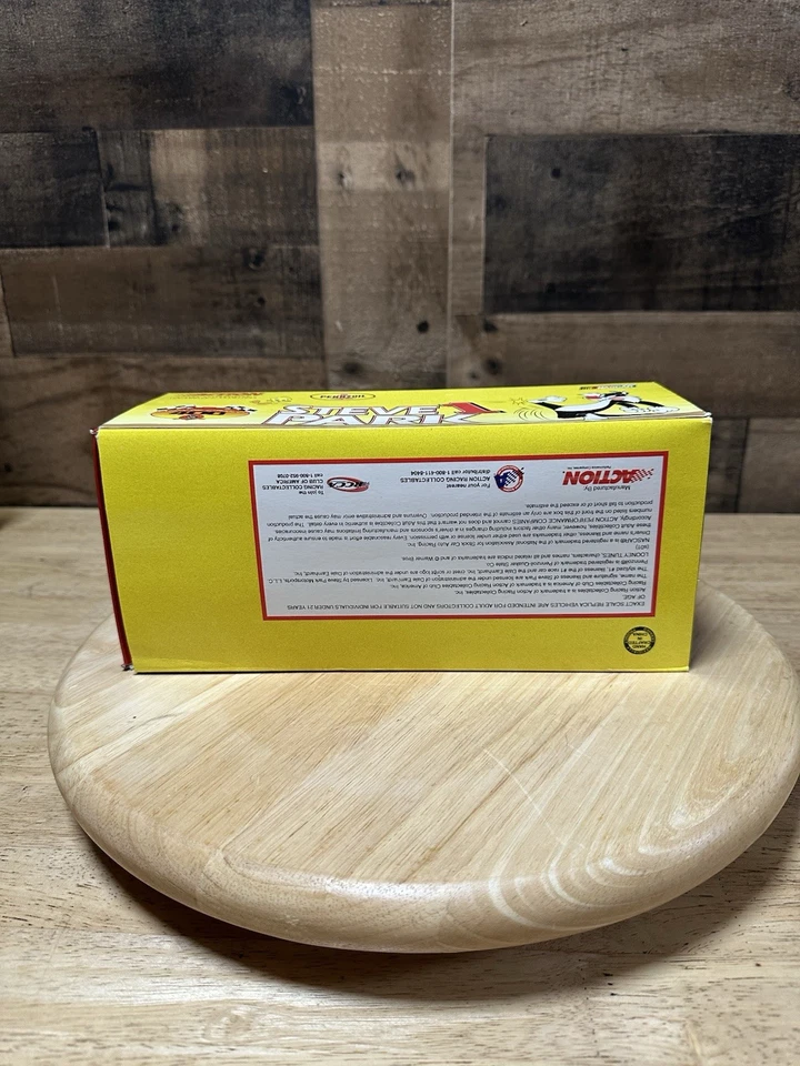 Пустой автомобиль со склада Steve Park Pennzoil No1 Looney Tunes 2001 Monte Carlo масштаб 1:24 - Изображение 3 из 4