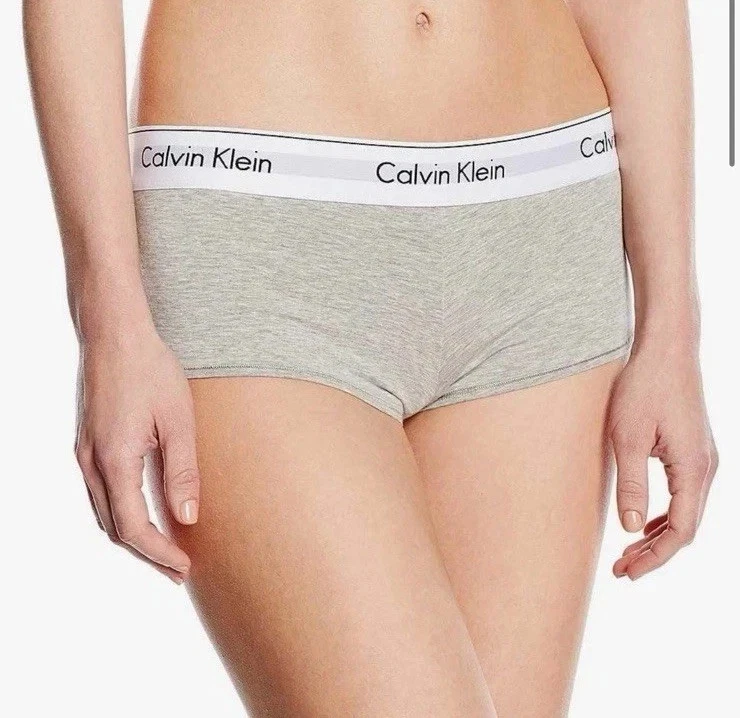 Shorts masculino Calvin Klein F3788 moderno algodão cinza logotipo novo com etiquetas P - Imagem 2 de 4