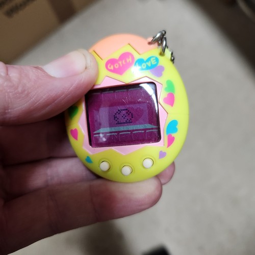 Tamagotchi Osutchi Mesutchi 1997 Bandai Yellow with Hearts from Japan