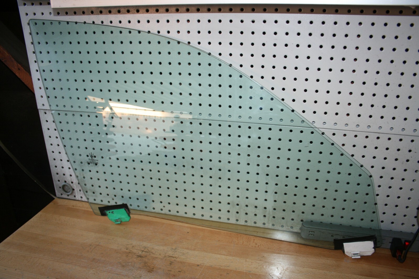 2007 MASERATI QUATTROPORTE M139 FRONT RIGHT RH SIDE DOOR GLASS WINDOW  OEM