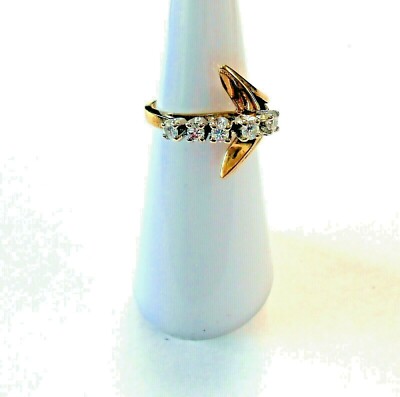 Beautiful Vintage 14K Yellow Gold Ring Arrow Design Set  With Diamonds Size 4