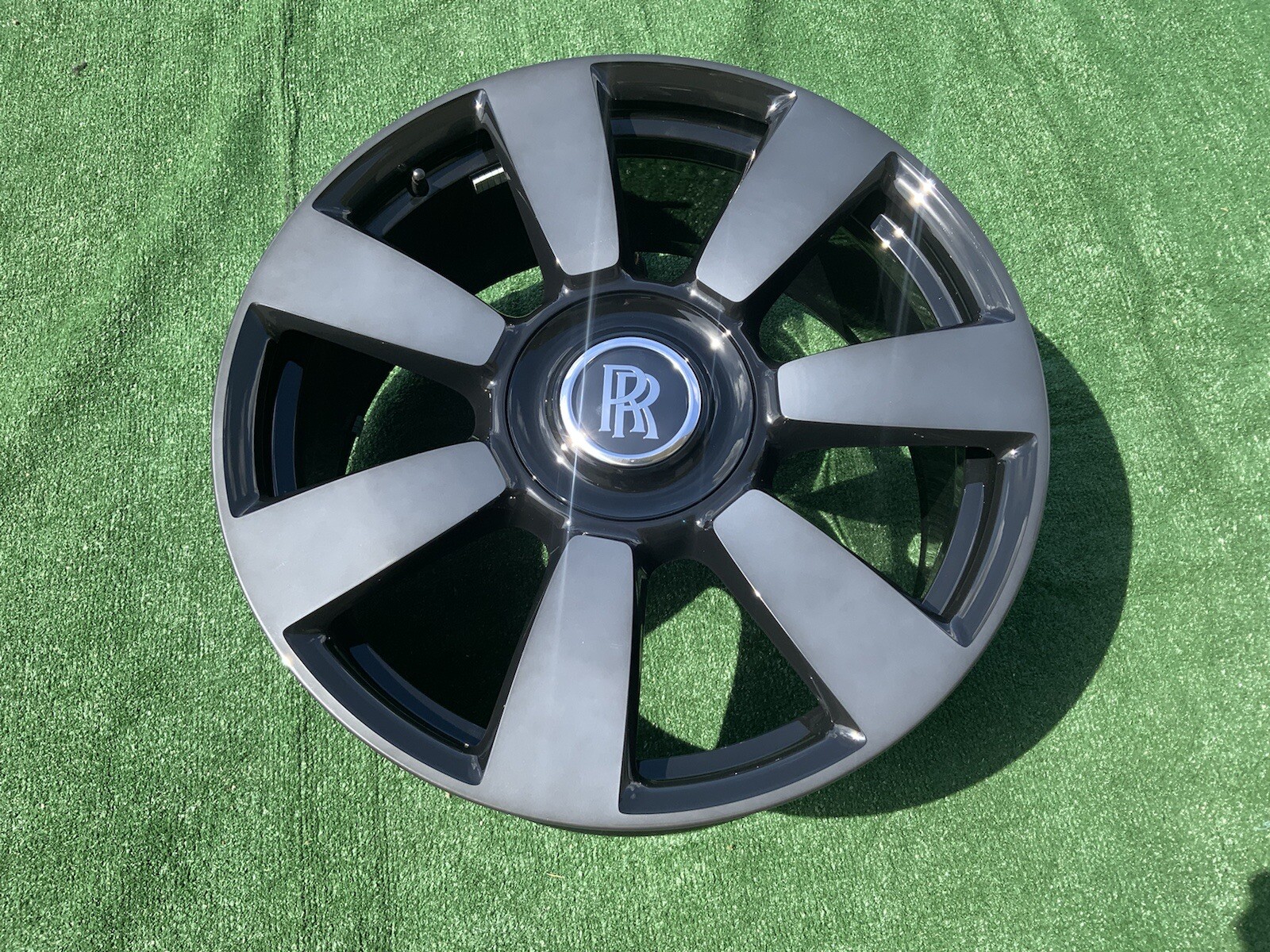 Cullinan Rolls-Royce Wheel OEM Front MINT Perfect OEM Finish 6884712