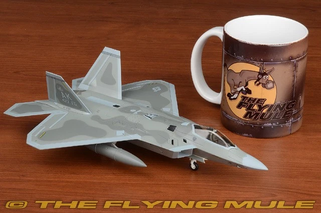 Hobby Master 1:72 F-22A Raptor USAF 477th FG, 302nd FS Spirit of Tuskegee - Image 4 of 4