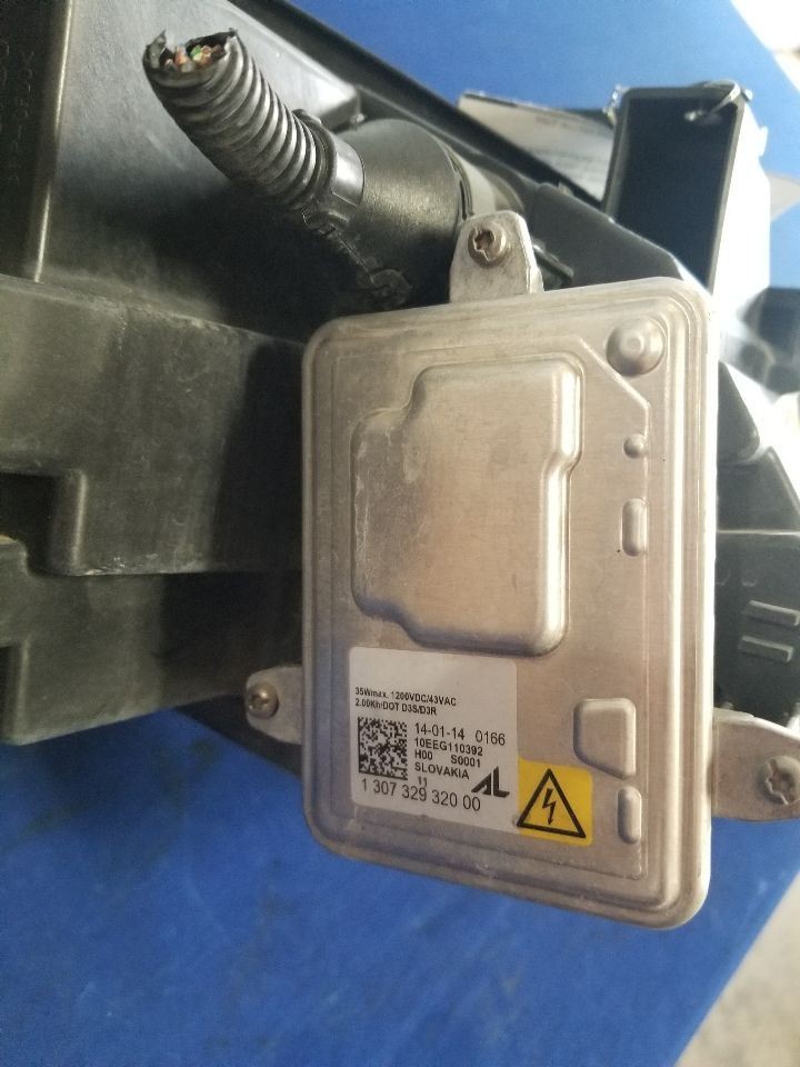 Headlight 2014 Maserati Ghibli W/ 2 Modules, Adaptive, Tabs Broken 