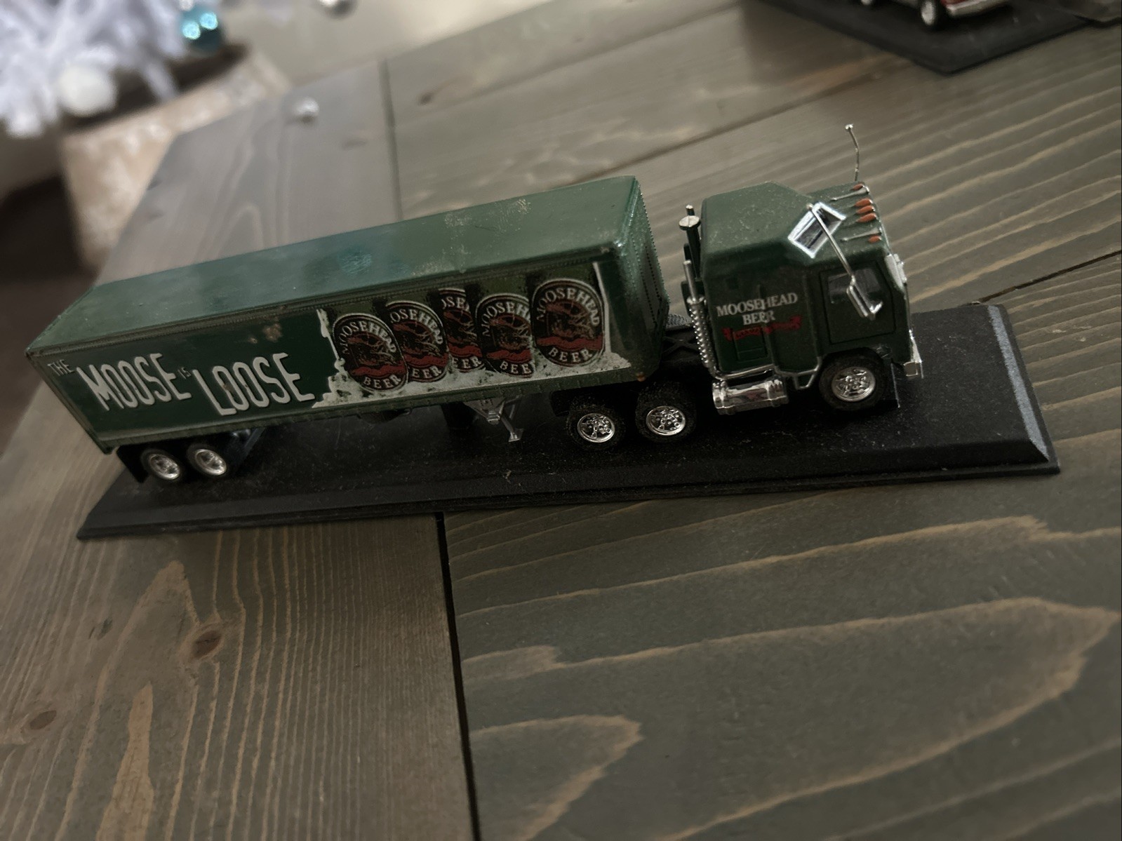 1997 Matchbox THE MOOSE IS LOOSE Moosehead Beer Tractor Trailer Semi Truck
