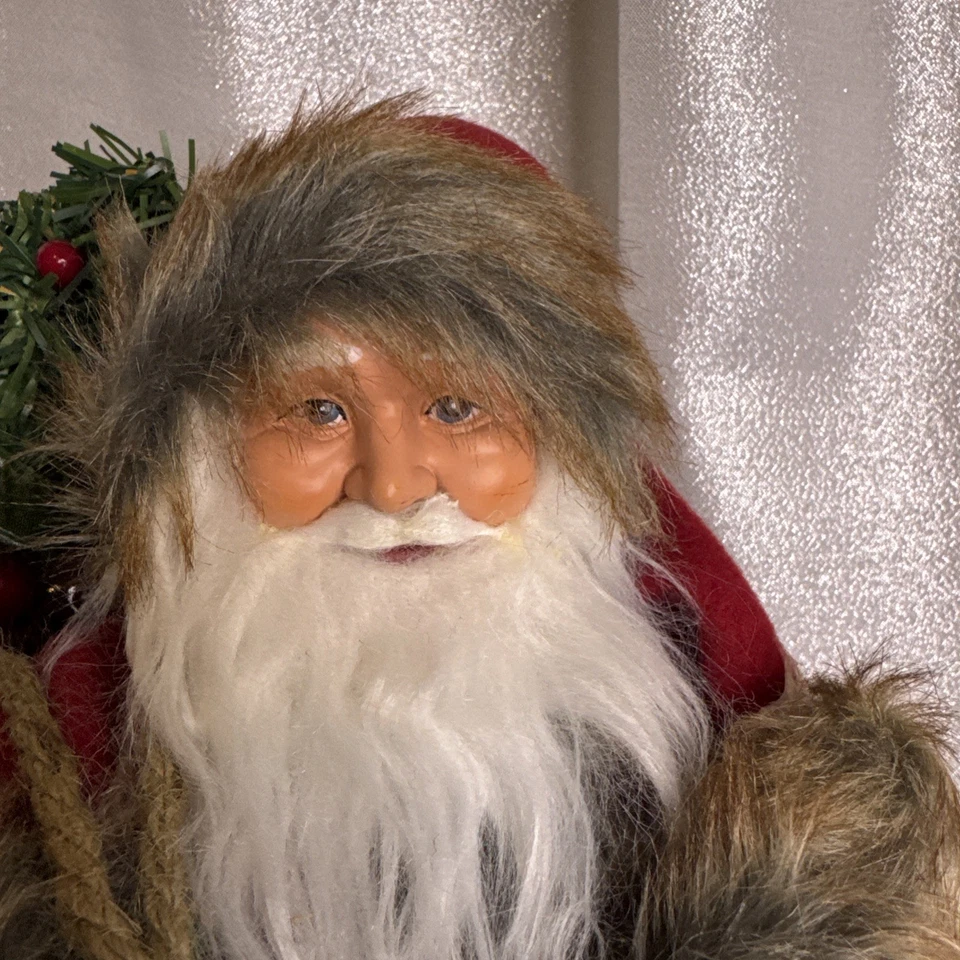 Woodland Santa/Traveling Santa 17 in. H Figurine Foto 2 de 4