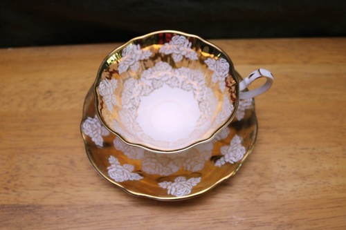 Queen Anne 22 Gold Rose Footed Teacup & Saucer England Vintage Bone - Picture 2 of 11