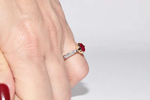 18k Gold Natural Diamond And Cabochon Cut Ruby Decorated Ring - Picture 17 of 17