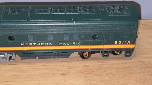 Vintage KATO Northern Pacific 6011A Diesel Locomotive Train HO Made in Japan - Picture 3 of 15