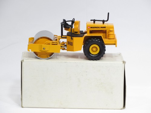 Ingersoll Rand SP60DD Roller - 1/50 - NZG #157 - N.MIB