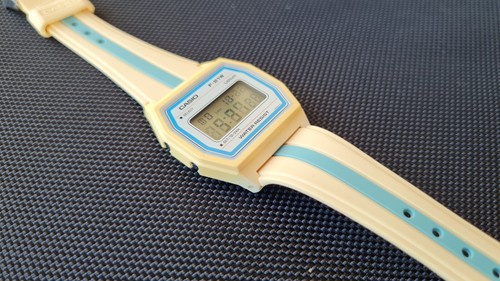 Casio F-21W - nunca usado raro verdadero vintage en excelente estado 1/5 - Imagen 3 de 10