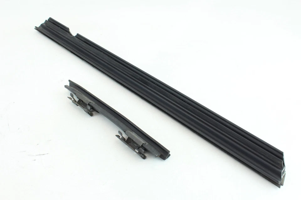 08-14 Mercedes Benz C300 LH Selo WeatherStrip para Janela Traseira Esquerda OEM - Imagem 2 de 4