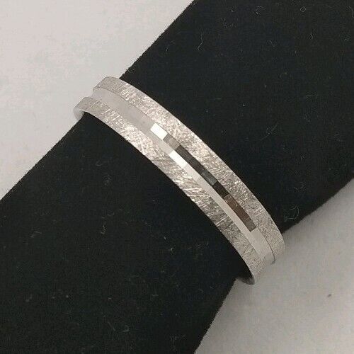 Alianza oro blanco 18 k. Rayado efecto hielo. Medida Tatum 11. Ref. SB104. - Imagen 1 de 4