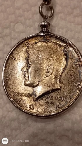 VINTAGE 1964 KENNEDY HALF DOLLAR 90% SILVER COIN KEY CHAIN IN GOOD COND W/ CASE