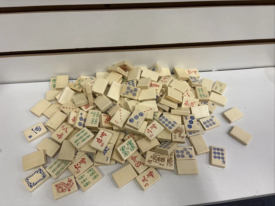 Cardinal Mah Jongg Set 1972 With 165 Tiles 4 Racks Rule Book Box And 67 Tokens - Image 2 of 4