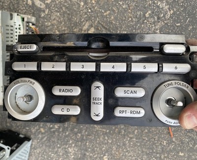 2007-2011 Mitsubishi Endeavor Am Fm Cd Player Radio Receiver B2VCU