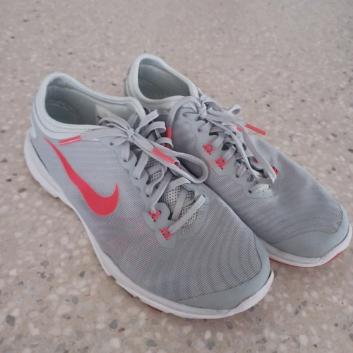 Chaussures de course femme Nike Flex Supreme TR 4 819026 004 grises à lacets pointure 7,5