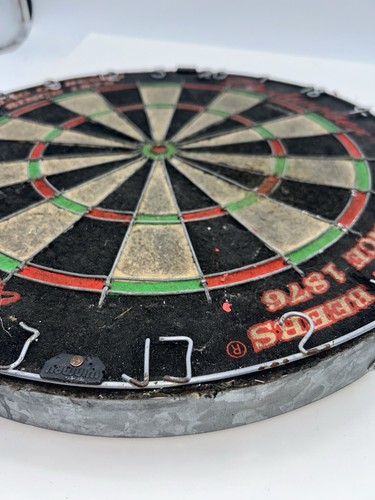Winmau Budweiser Dartboard Metal Rim Man Cave Beer Lager King Of Beers 1876 - Picture 4 of 4