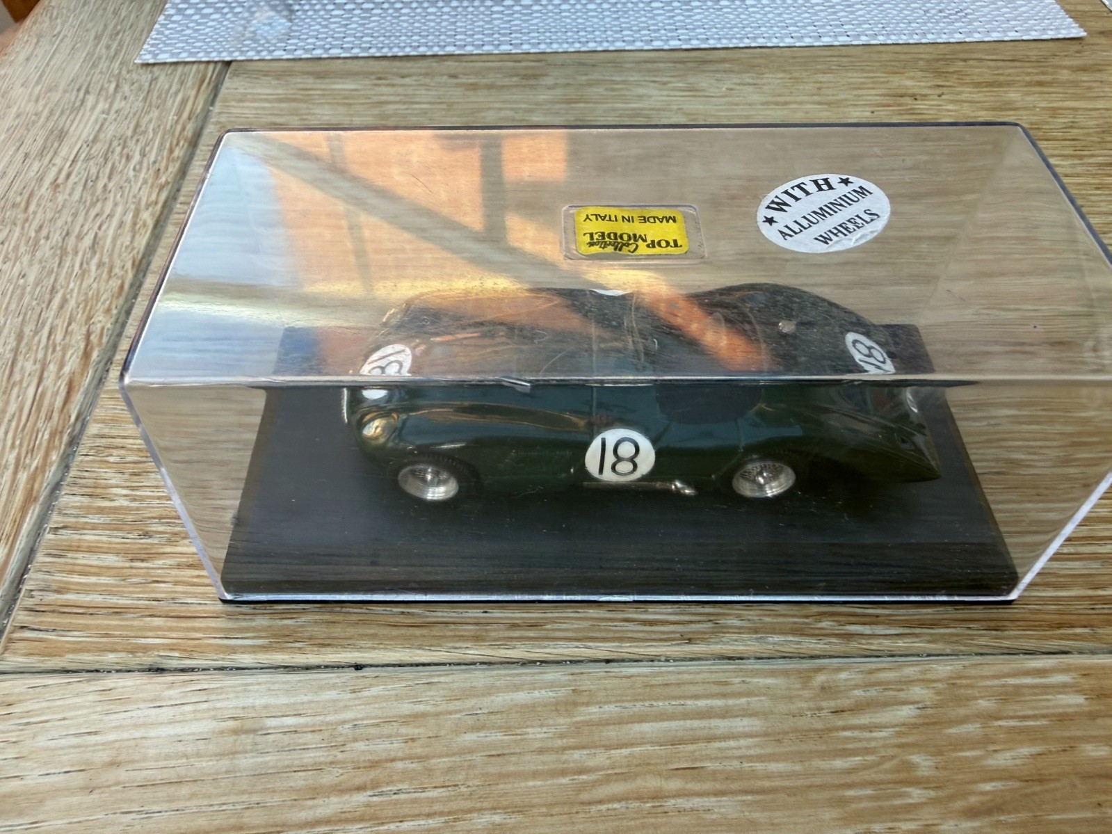 Top Models 1952 cola larga Jaguar tipo C 1:43 número 18