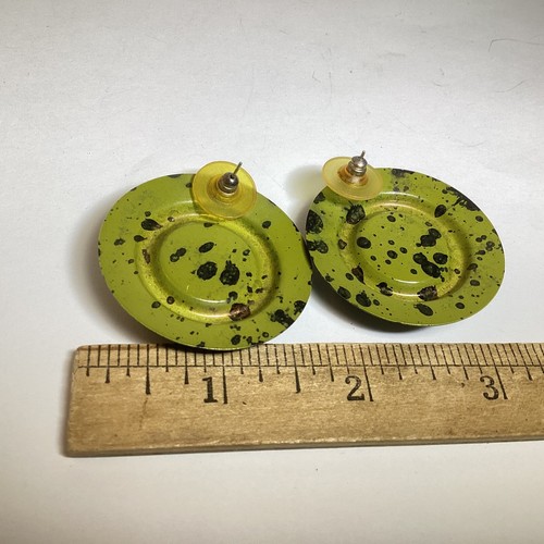 AWESOME RETRO PAIR OF SPECKLED MILITARY GREEN & BLACK ROUND PIERCED EARRINGS - Afbeelding 6 van 6
