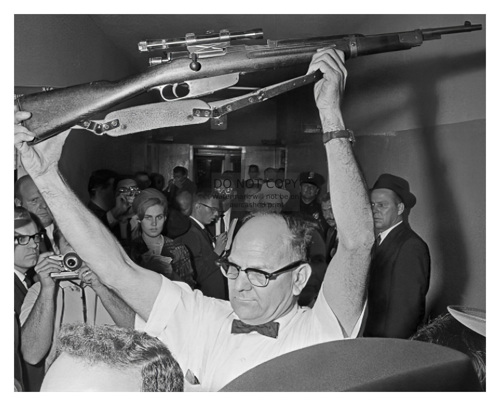 LEE HARVEY OSWALD RIFLE HE USED TO ASSASINATE JOHN F. KENNEDY 8X10