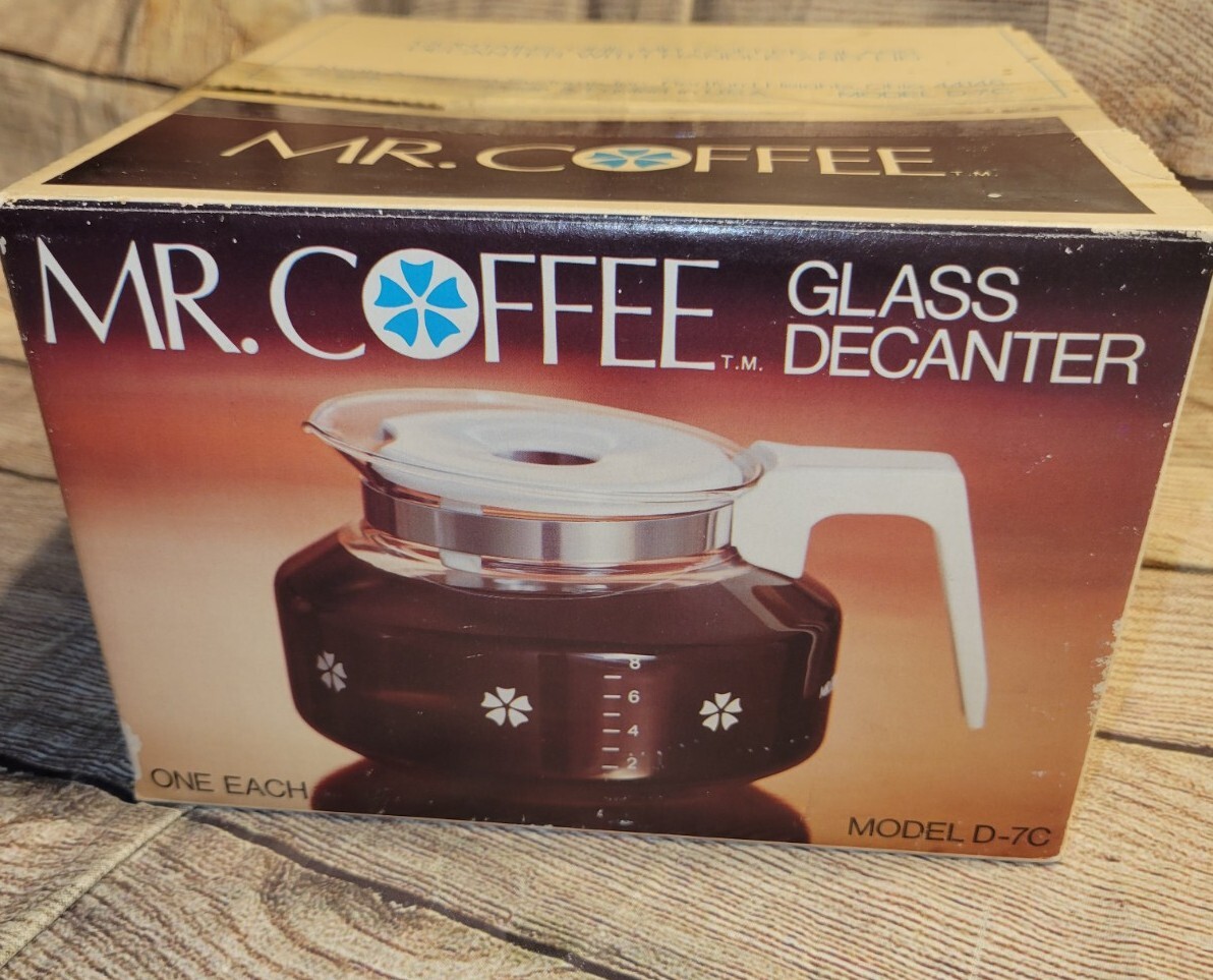 Vintage 1975 8-Cup Coffee Pot Decanter w/White Lid In Box Mr