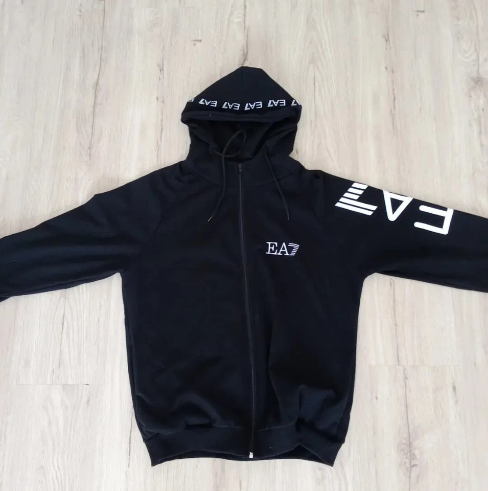 Conjunto de sudadera EA7 y vaquero - Imagen 2 de 4