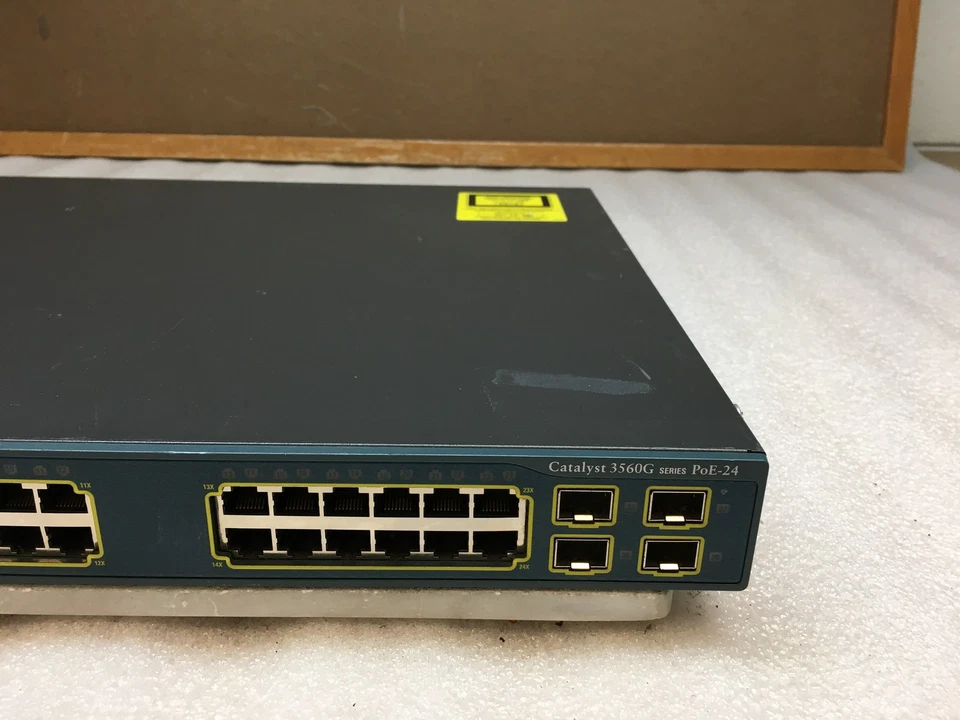 Conmutador PoE GbE de 24 puertos Cisco Catalyst serie 3560G WS-C3560G-24PS-S V05 Foto 2 de 4